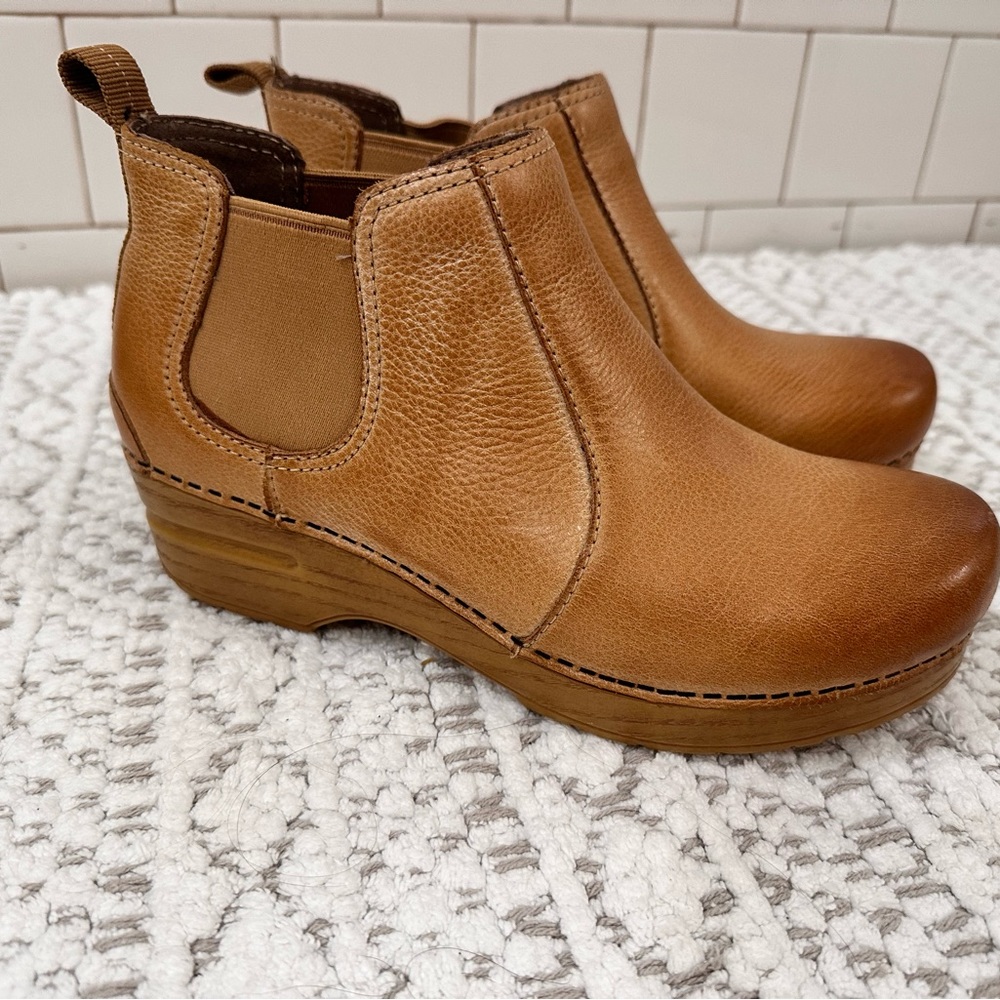 Dansko Frankie Bootie in Honey
